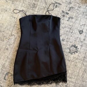 Elegant Black Strapless Dress with Lace Hem